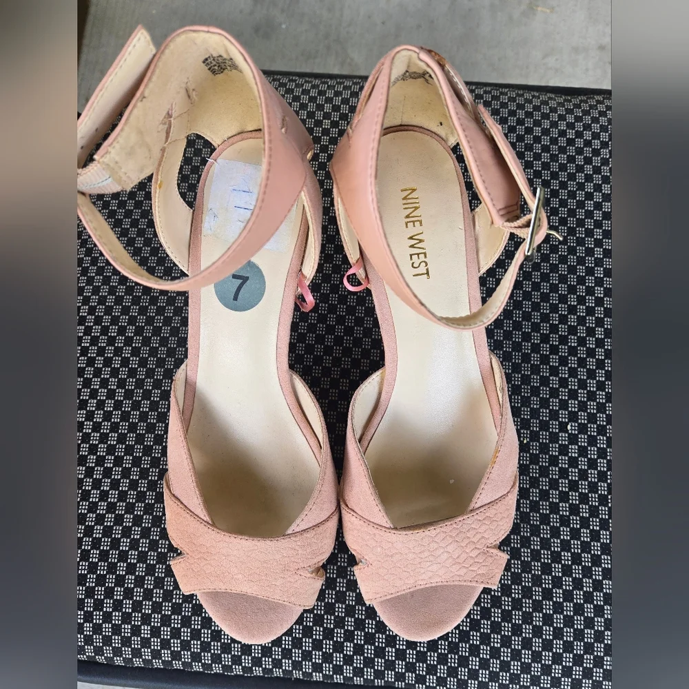 Nine West‎ Nude Crisscross Heels Excellent Condotions